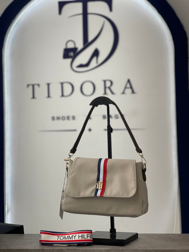 کیف دوشی زنانه مدل Tommy Hilfiger